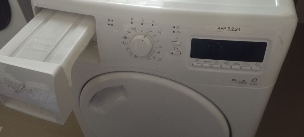 Máquina de secar roupa Whirlpool usada com avaria