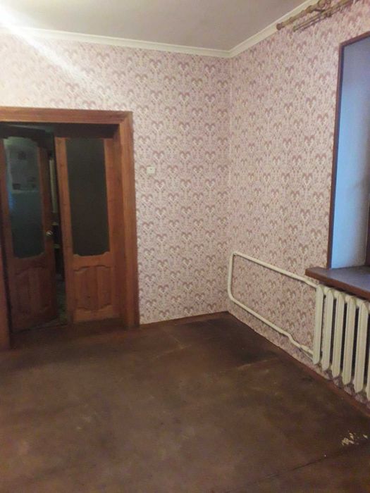 будинок у місті з великою земельною ділянкою