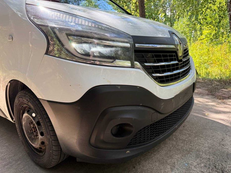 Бампер передній Рено Трафік Renault Trafic 3/4 Опель віваро розборка