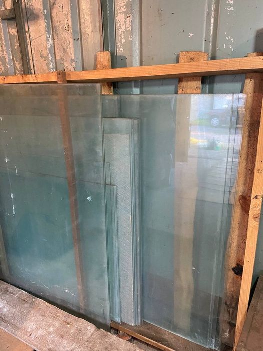 Скло великих розмірів нове