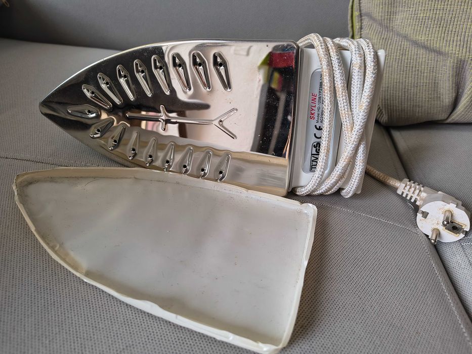 Ferro de engomar a vapor Skyline - pouco uso, a funcionar.