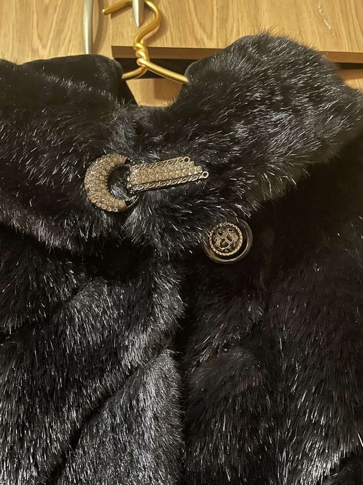 Продам шубу с Мутона с капюшоном чёрная доставка новой поштой або Укра