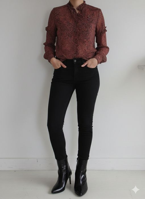 Blusa com padrão floral e com folhos - Lefties - Tamanho L - Nova!
