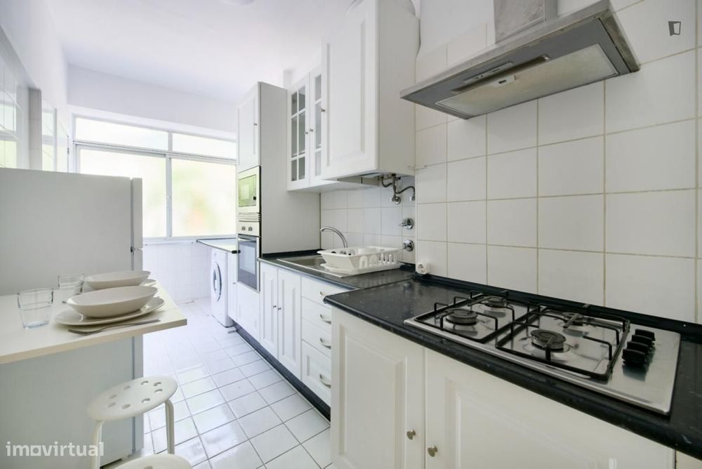 Quarto - localizado em Benfica Lisbon