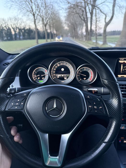 Mersedes - Benz W212.