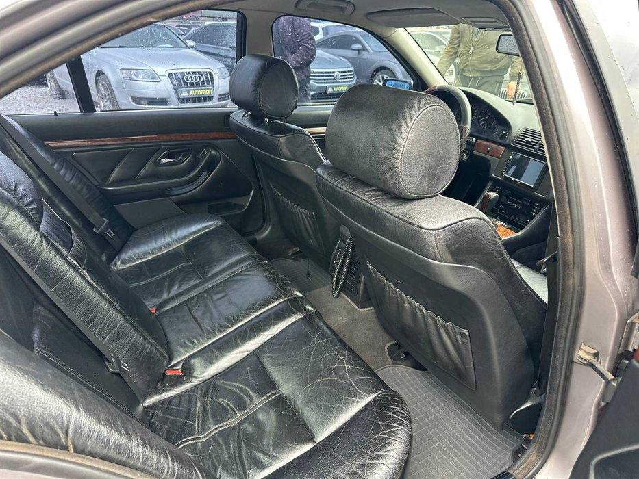 BMW 523 2.5 газ/бензин Автомат