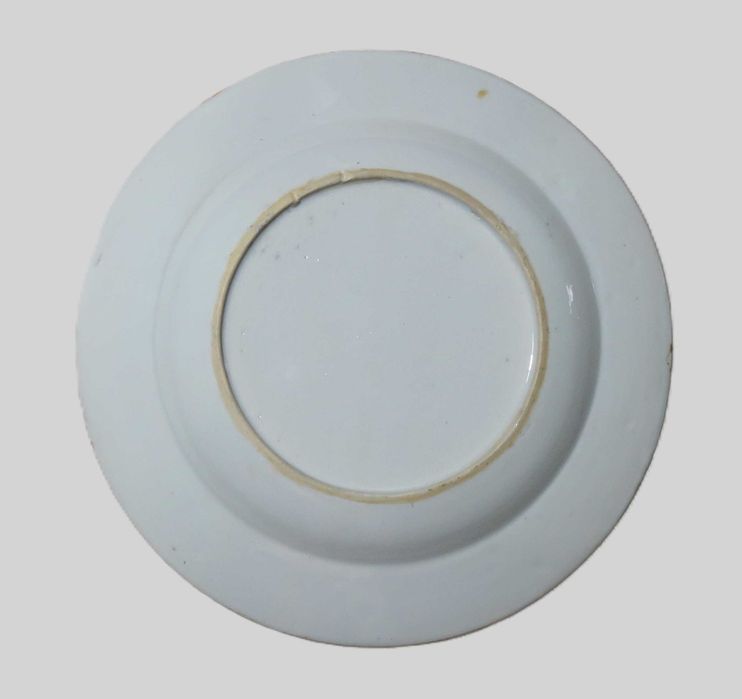Prato Porcelana Chinesa Companhia das Indias Familia Rosa decorado com peixes nº1 Periodo Qianlong (1711–99);