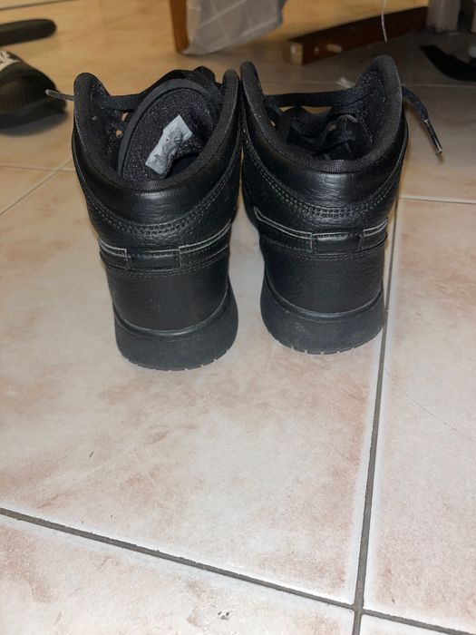 Air Jordan 1 mid pretos