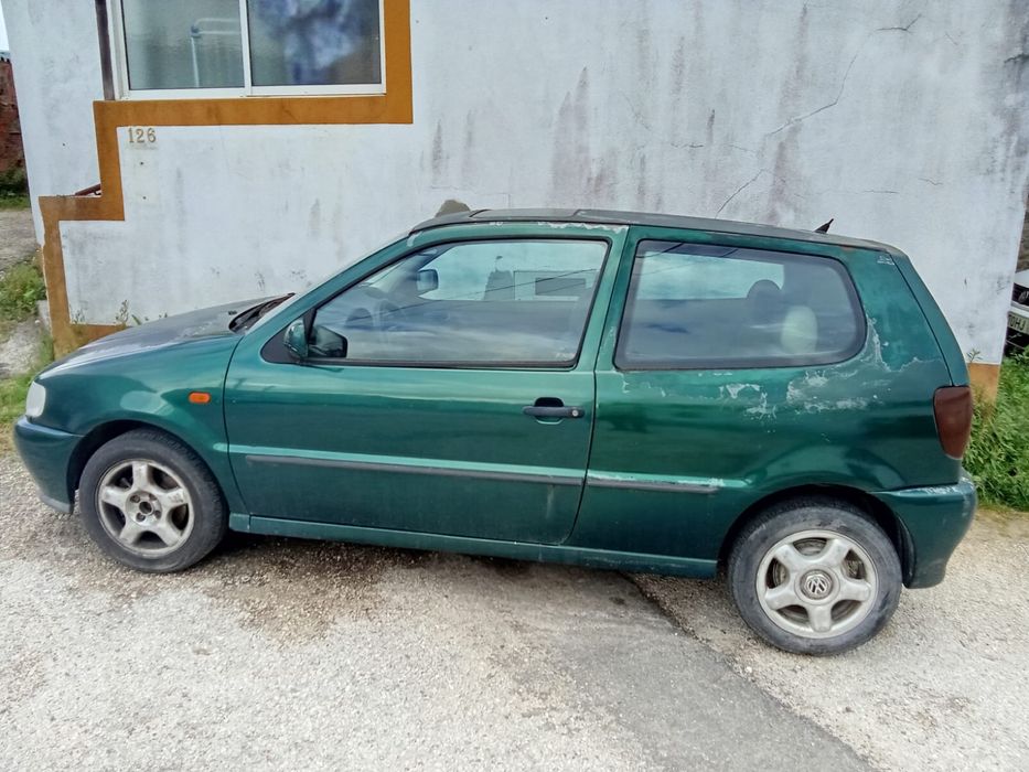 Polo ano 98 , carro com detalhes na pintura .