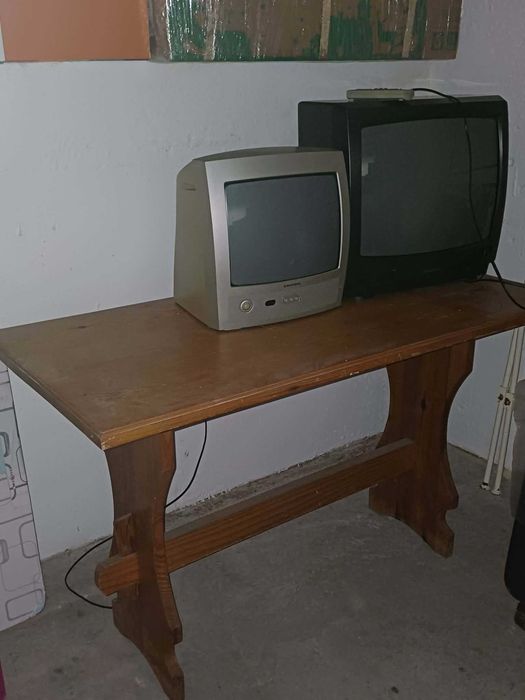 Mesa de madeira maciça
