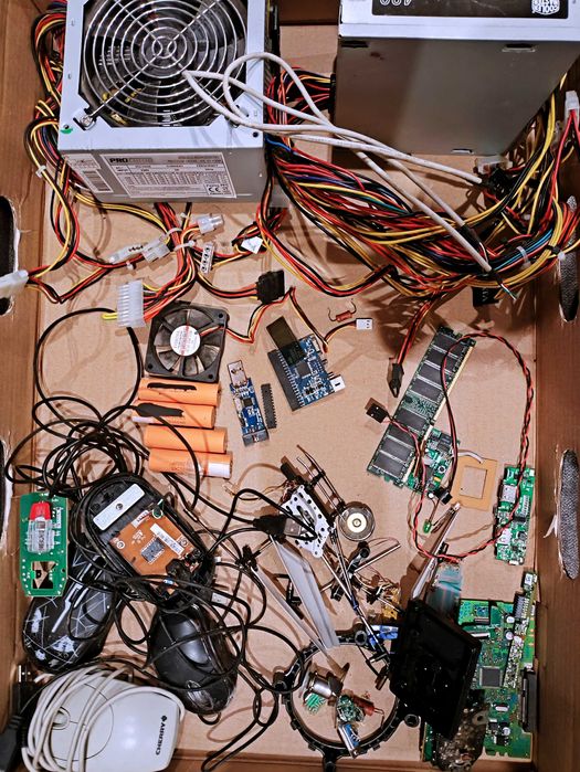 Złom elektroniczny zestaw: silniki, zasilacze, atmega, mp4, wiatraki