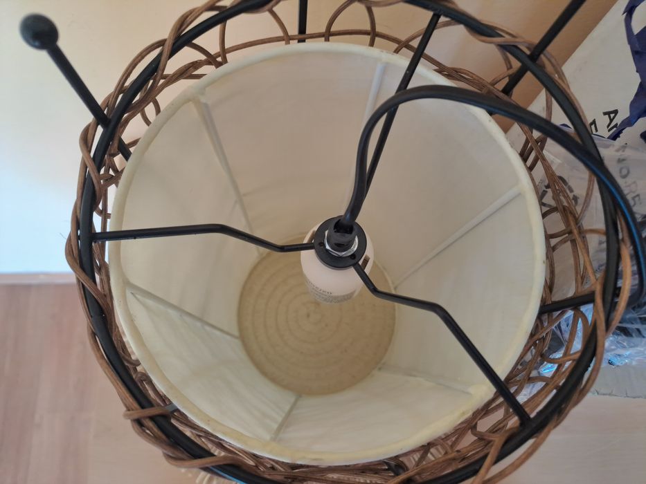 Stylowa lampa na stolik