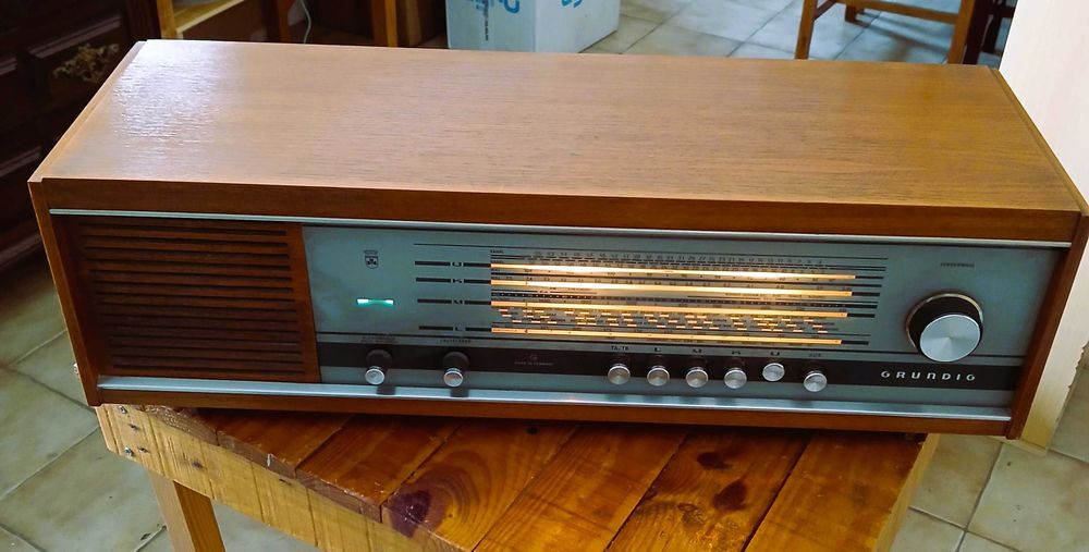 Rádio Grundig RF145