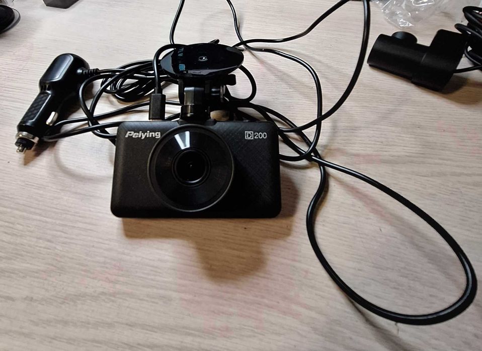 Wideorejstrator/Kamera samochodowa + tylna kamera Peiying Basic D200