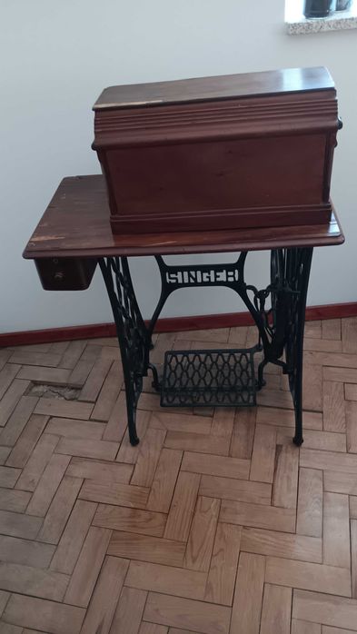 Máquina de costura SINGER antiga VINTAGE