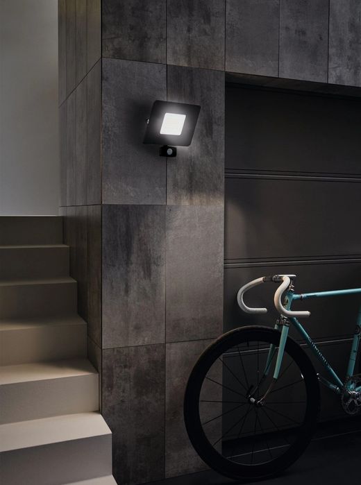 Naświetlacz LED Eglo Faedo 3 z czujnikiem ruchu