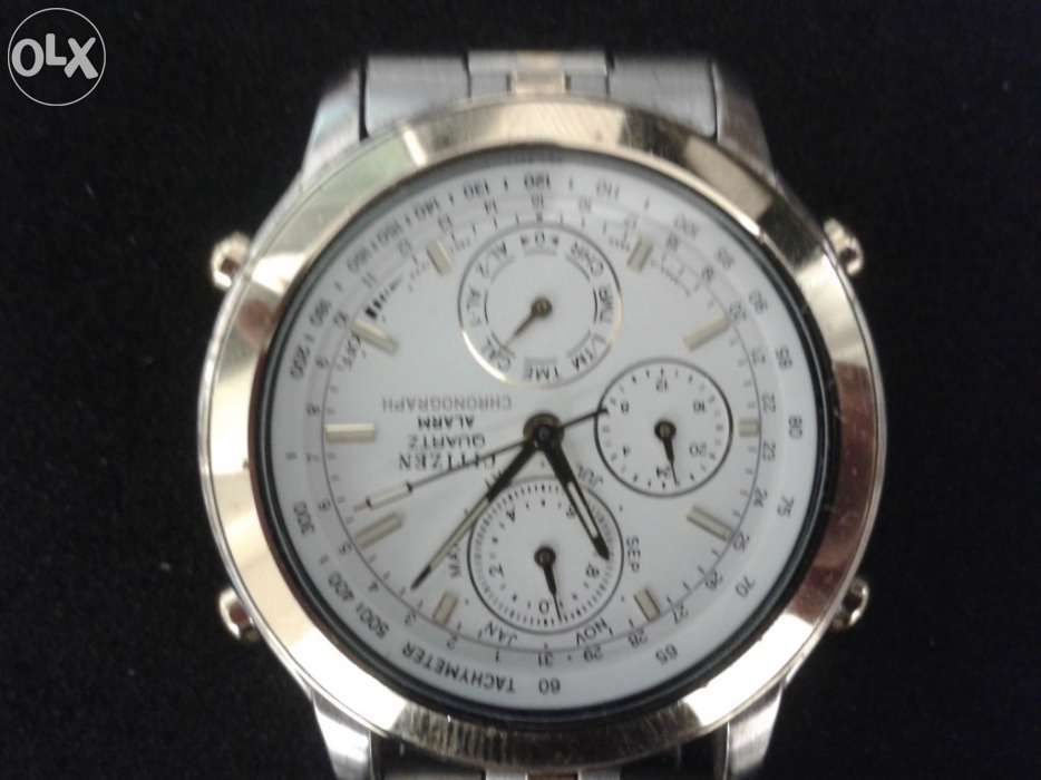 Relógio citizen com banho a ouro e pulseira.