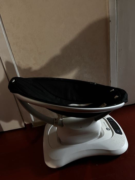 Заколисуючий центр 4moms