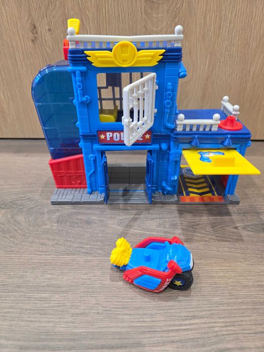 Posterunek policji super things