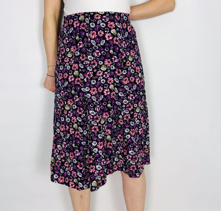 Czarna spódnica w kwiatowy wzór L 40