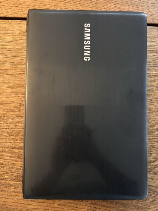 Portatil samsung i5 8gb de memoria disco SSD 250 gb