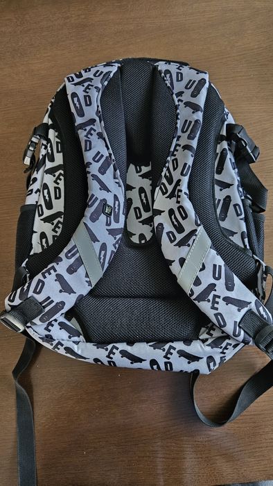Plecak młodzieżowy z deskorolkami mało uzywany