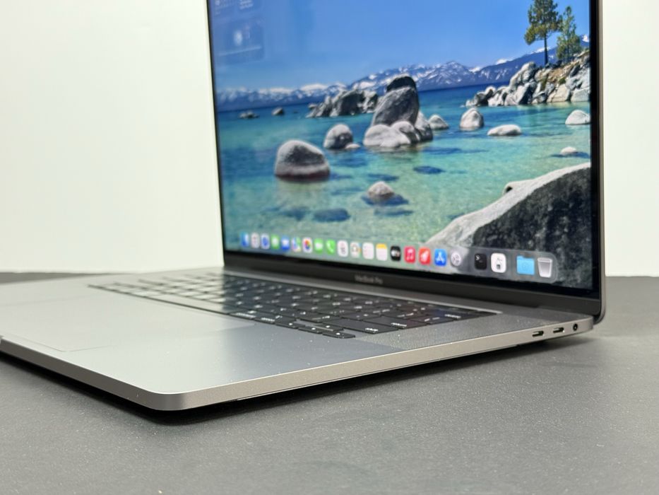Apple MacBook Pro 16 i7 16GB 512GB SSD Tahoe  Space Gray