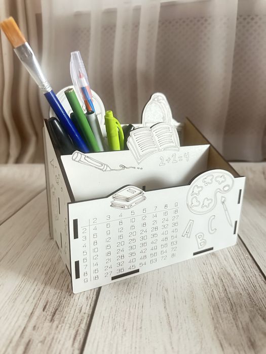 Подарунок школяру на 1 вересня: дерев’яний органайзер + іменна лінійка