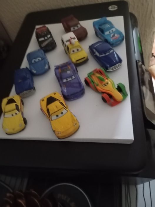 5€ a unidade carrinhos Disney pixel entrego em Rio tinto ou envio CTT