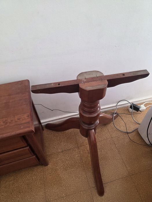 Mesa de madeira pesada