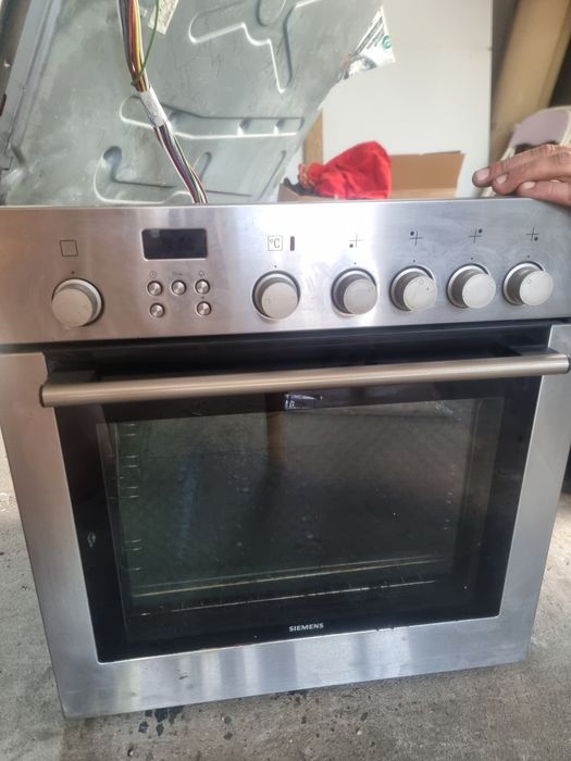 Електро плита з духовою шафою