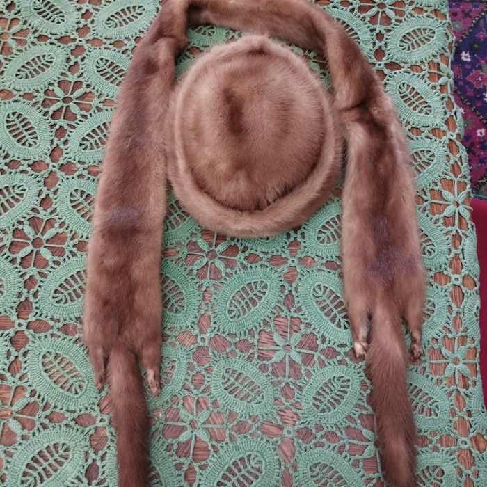 Czapka z szalem, lis naturalny, futerko, łapki, ogon, czapka futrzana