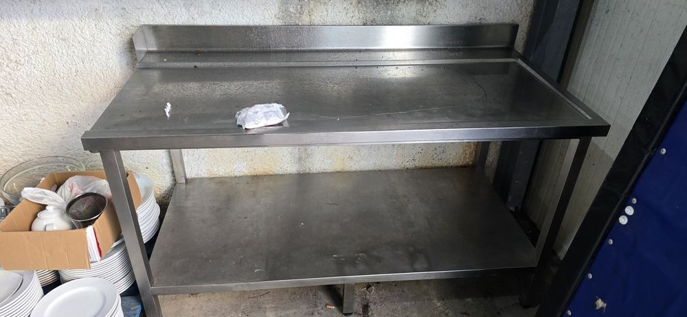 Bancada inox e bom estado