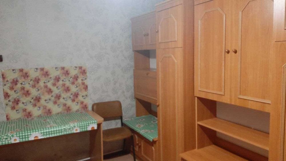 Продам гостинку в общежитии м. Завод Малышева