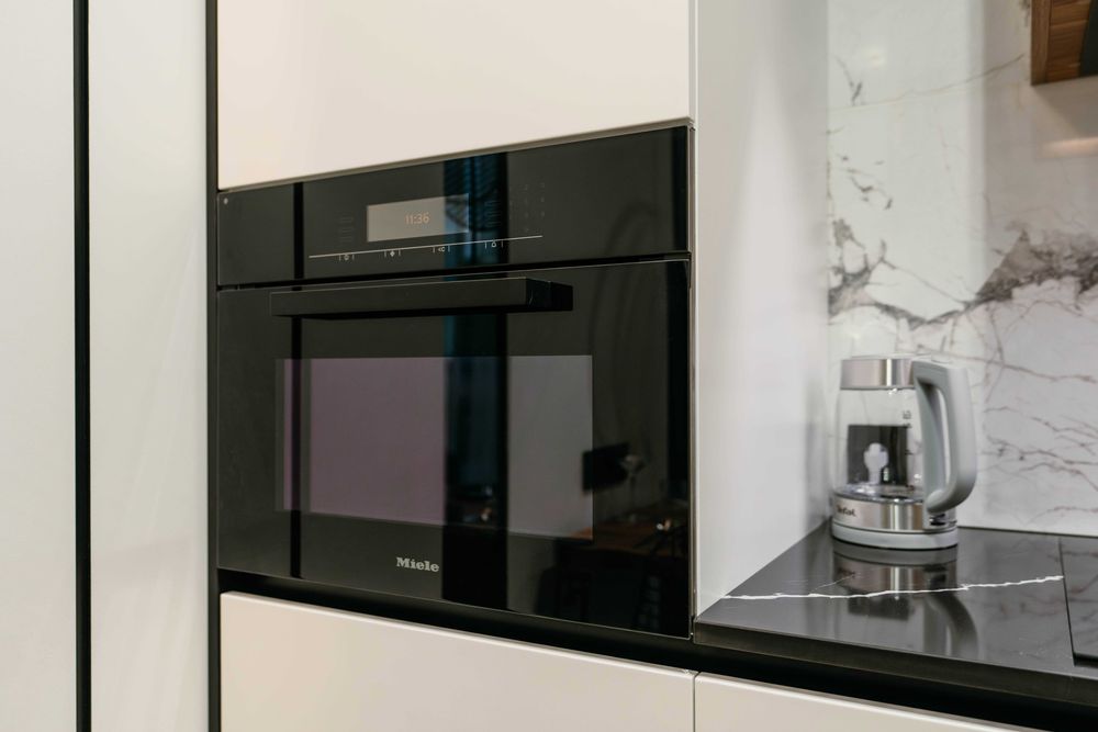 Файна Таун, 1-кім. Власник