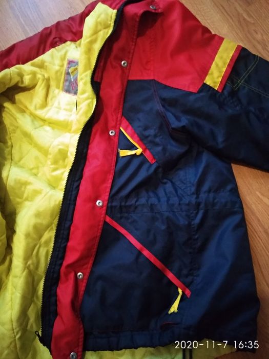 Куртка чоловіча велика.