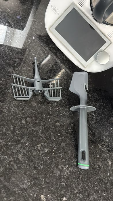 Bimby TM6 Vorwerk - Robô de Cozinha

Estou a vender a minha Bimby TM6