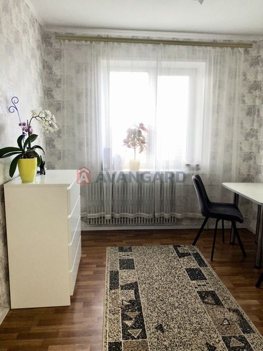 Продам 3 кімнатну з холом на Лівому березі