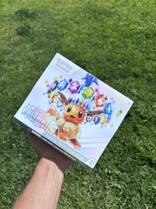 Pokémon Prismatic Evolutions ETB