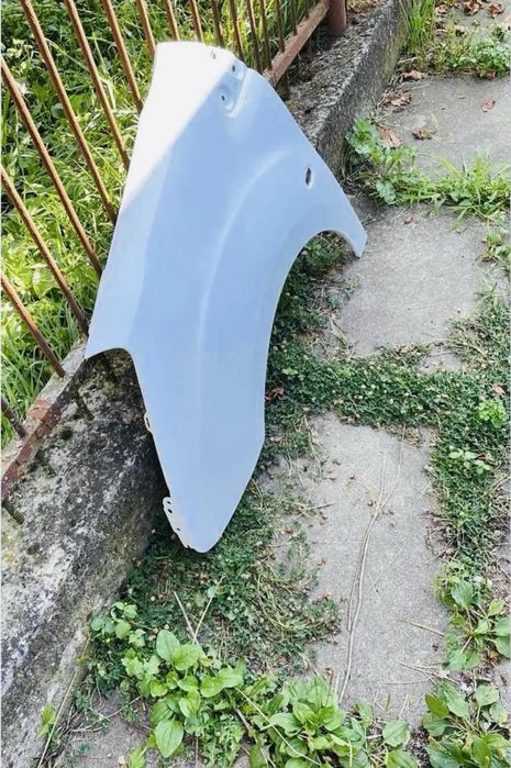 продам крыло Citroen Berlingo Peugeot Partner для пасажир вантажівок