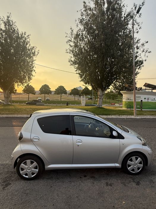 Toyota Aygo impecável