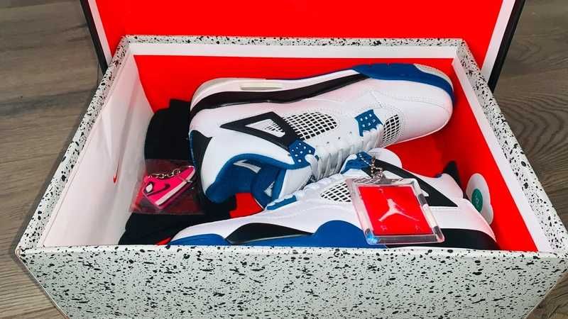 nowy z pudełkiem Jordan 4 retro Motorsports R.43