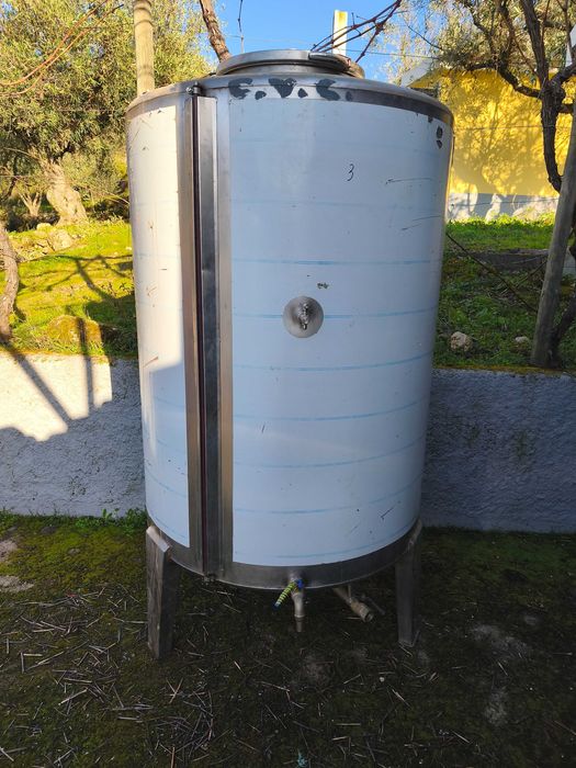 Cubas inox e balsas de plástico - para Vinho