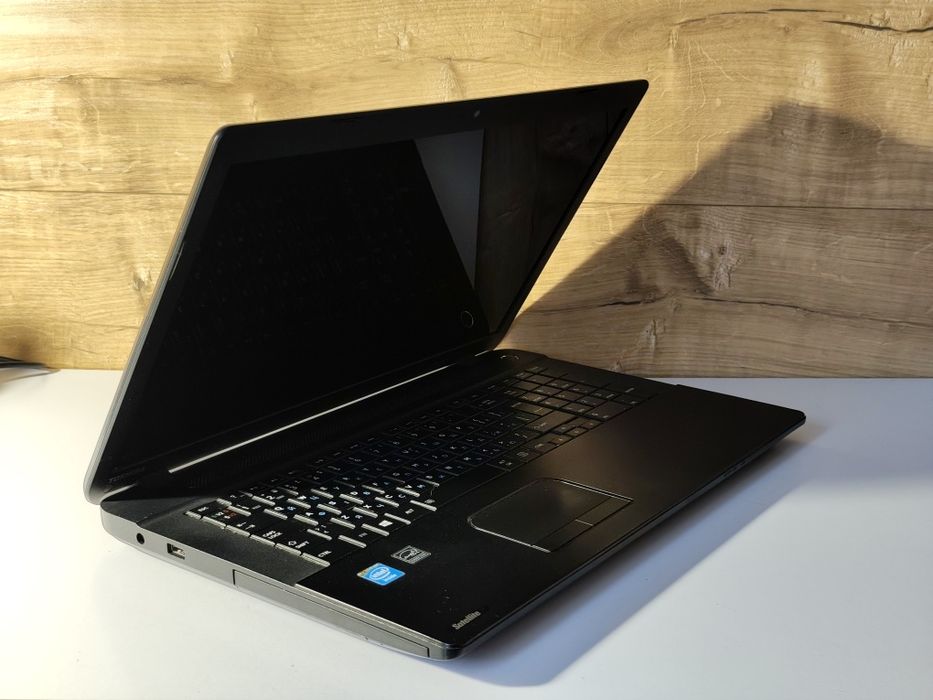 Абсолютно справний ноутбук з великим екраном 17.3/Intel/8 ОЗП/1 TB HDD