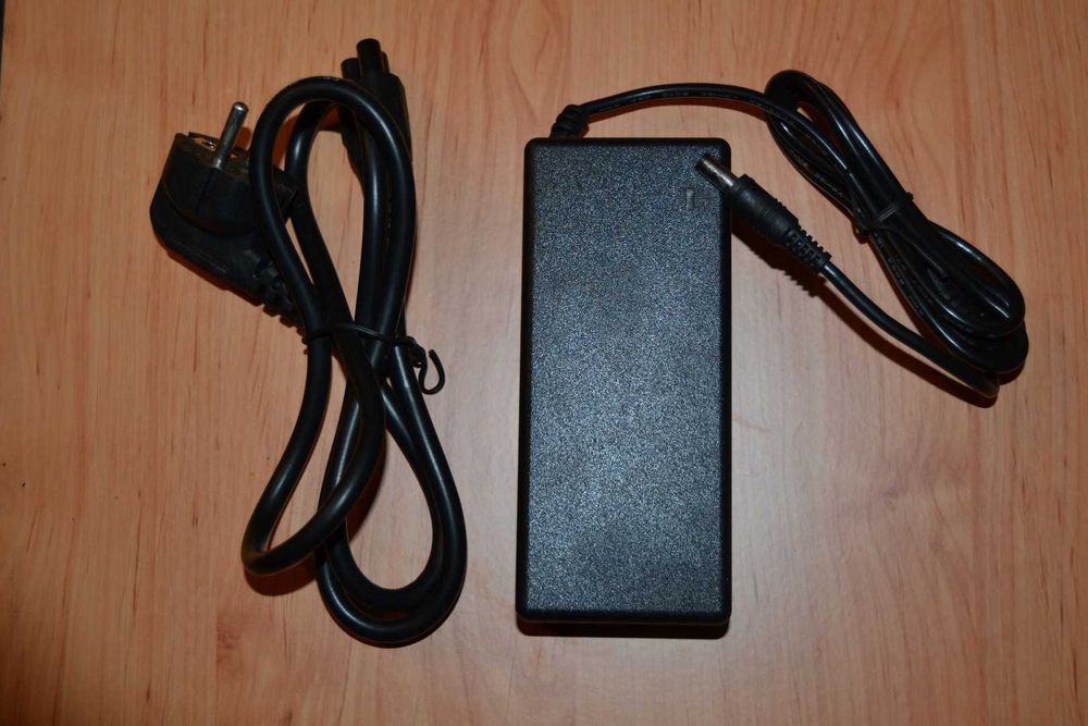 Carregador Toshiba A200-1GB + Cabo