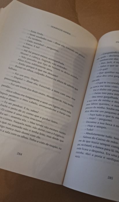 Livro "Enquanto Salazar dormia"