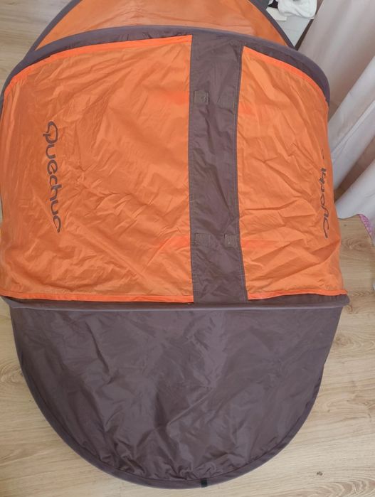 Tenda infantil Quechua baby 2" seconds com colchão insuflável e lençol