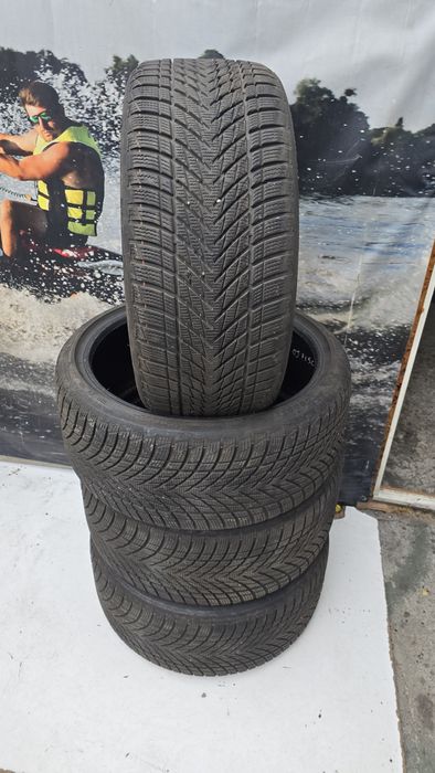 P23 4 x 235/35r19 Goodyear UltraGrip Performance 3 91W XL opony zimowe po testach