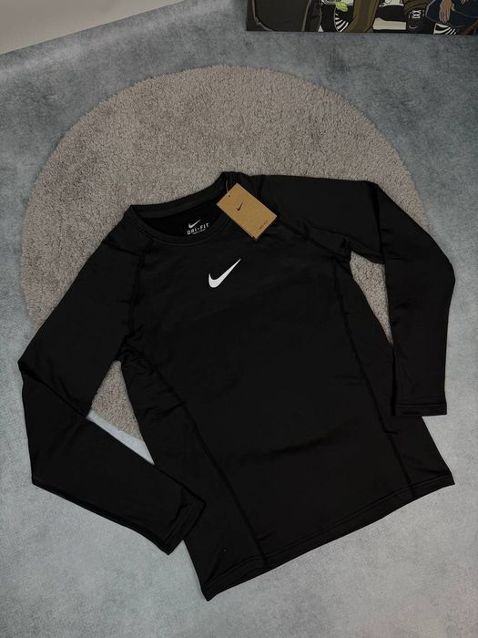 Термобілизна NIKE PRO COMBAT
Зберігає тепло, з середини термо фліс, ло