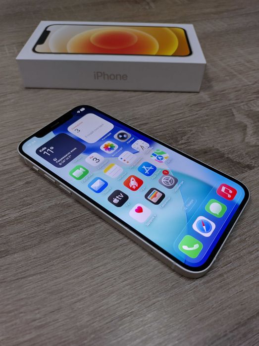 В дуже хорошому стані телефон Apple iPhone 12 на 128Gb